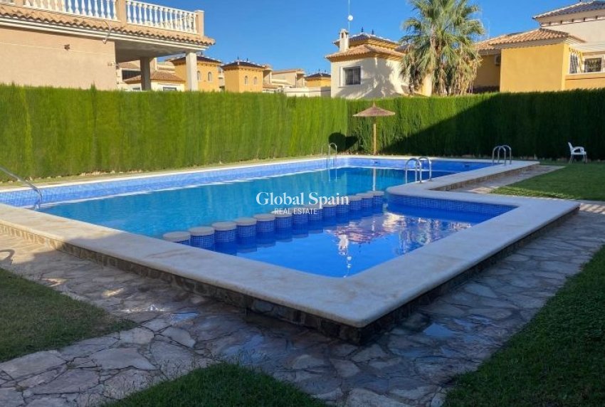 Resale - VILLA -
ORIHUELA COSTA - Costa Blanca
