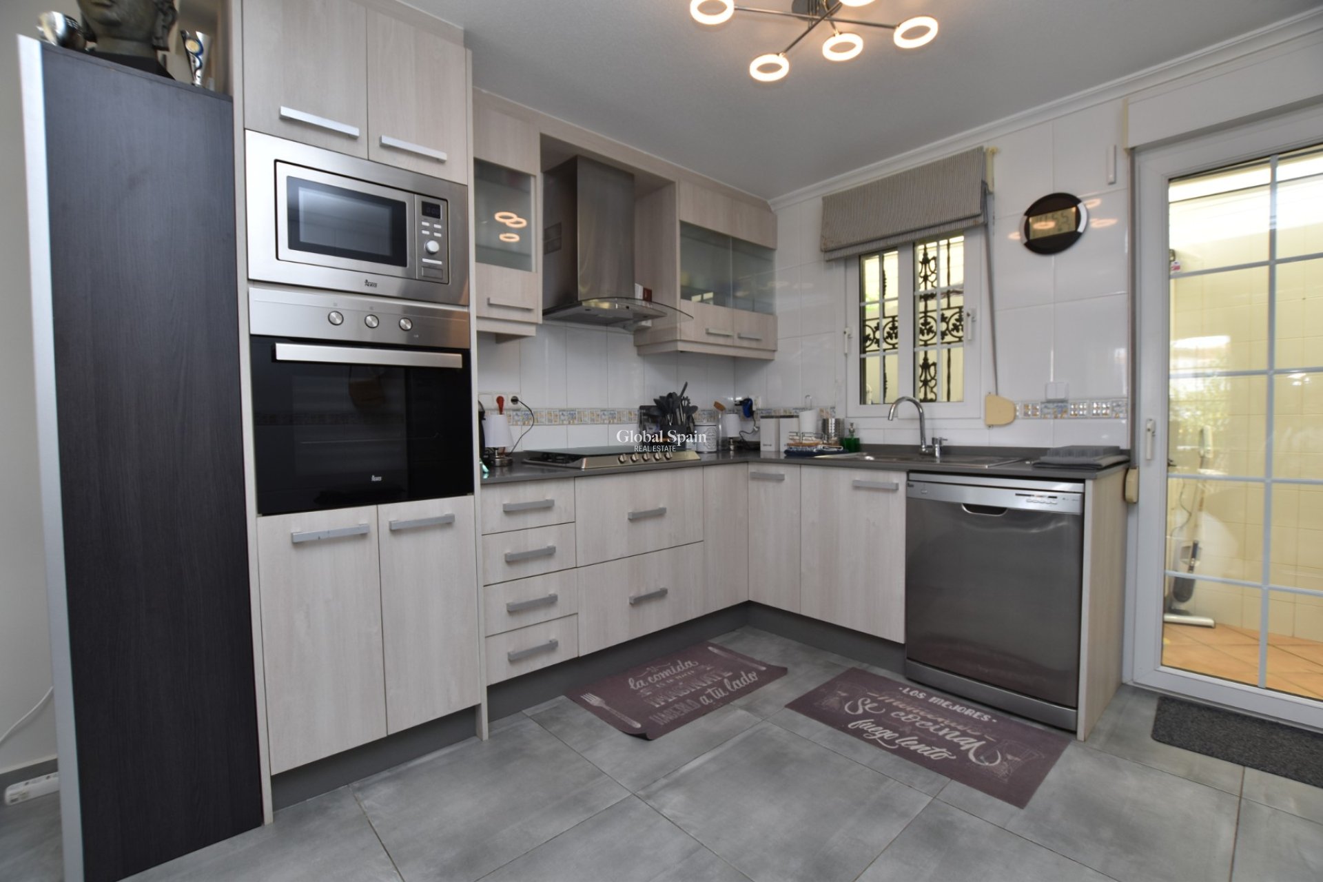 Resale - VILLA -
ORIHUELA COSTA - Costa Blanca