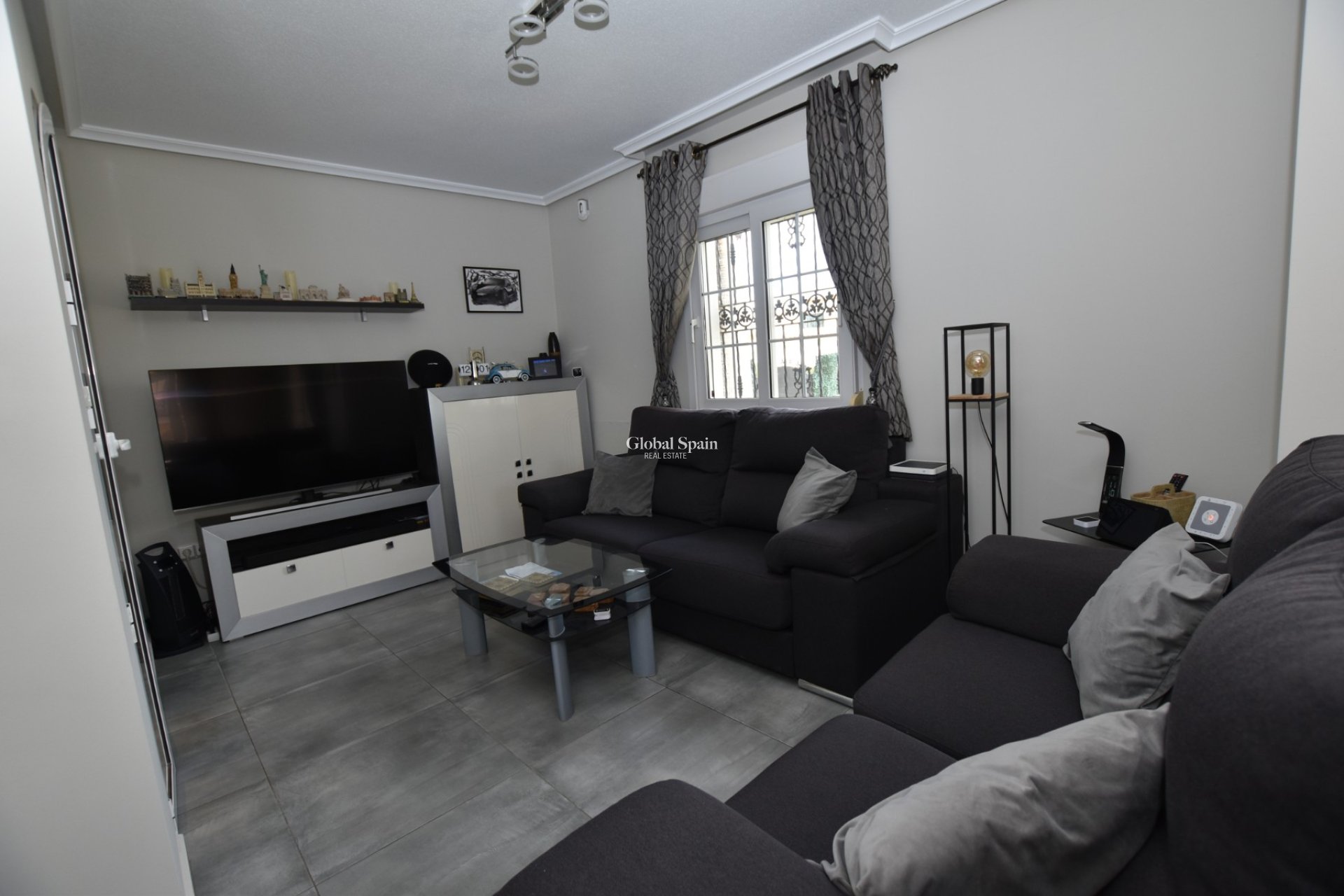 Resale - VILLA -
ORIHUELA COSTA - Costa Blanca