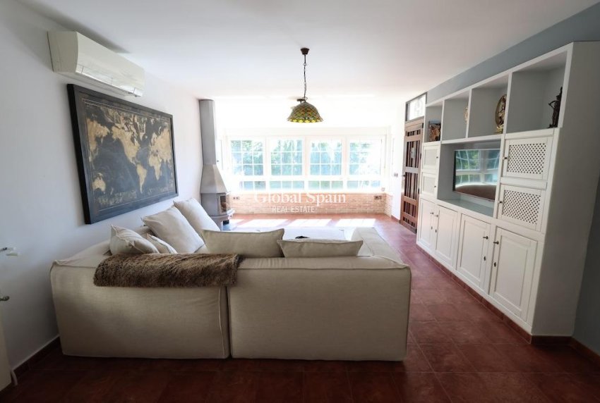 Resale - VILLA -
ORIHUELA COSTA - Costa Blanca