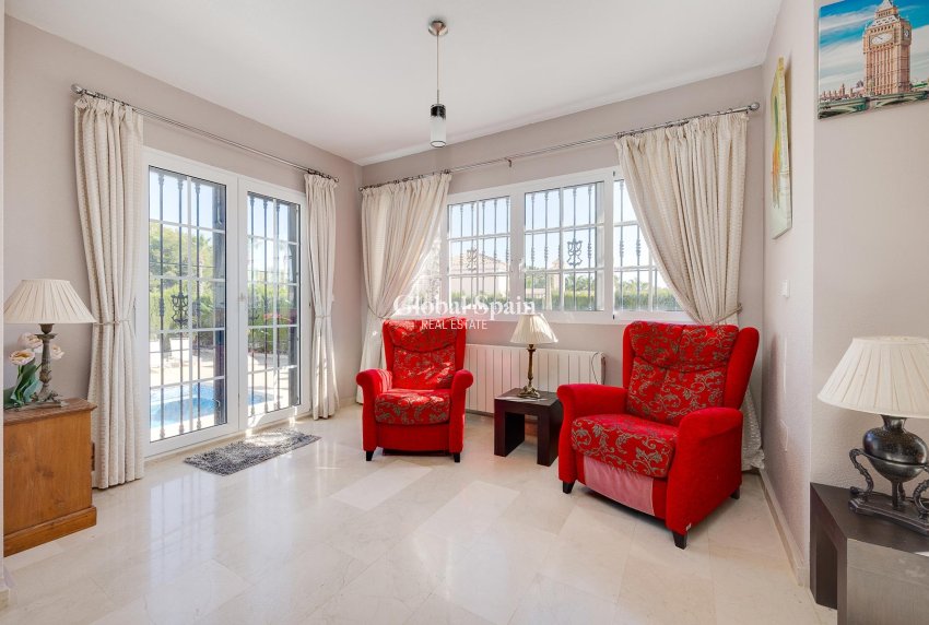 Resale - VILLA -
ORIHUELA COSTA - Costa Blanca