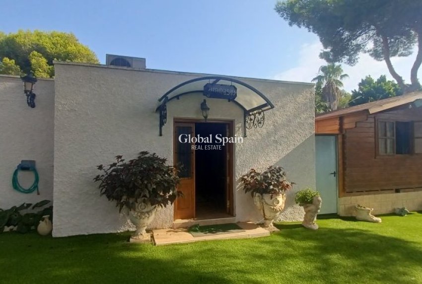 Resale - VILLA -
ORIHUELA COSTA - Costa Blanca