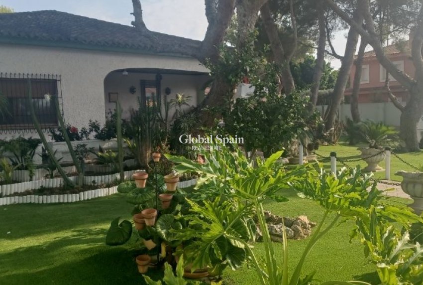 Resale - VILLA -
ORIHUELA COSTA - Costa Blanca