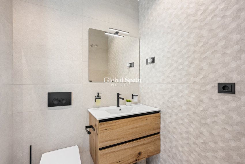 Resale - VILLA -
ORIHUELA COSTA - Costa Blanca