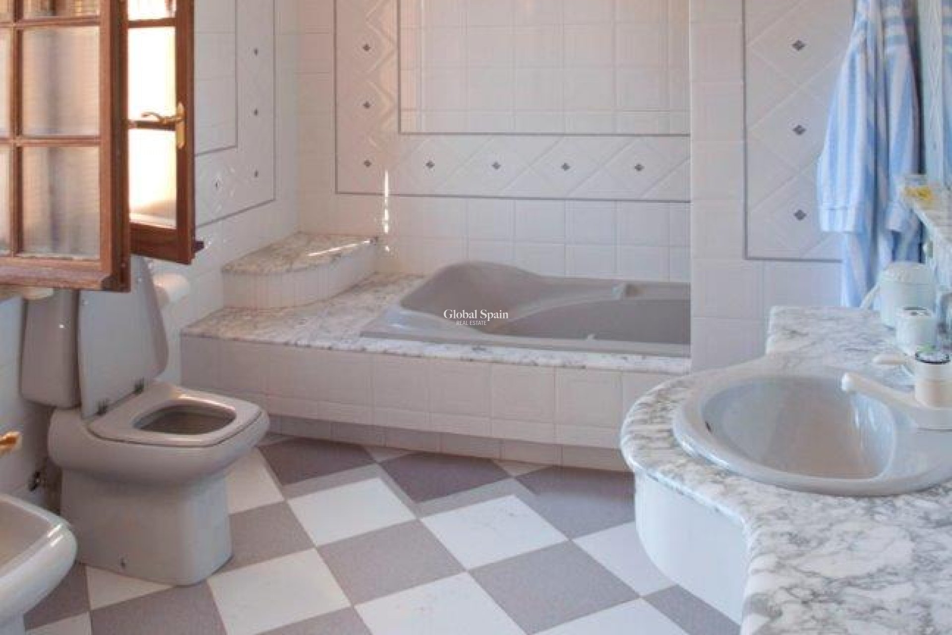Resale - VILLA -
ORIHUELA COSTA - Costa Blanca