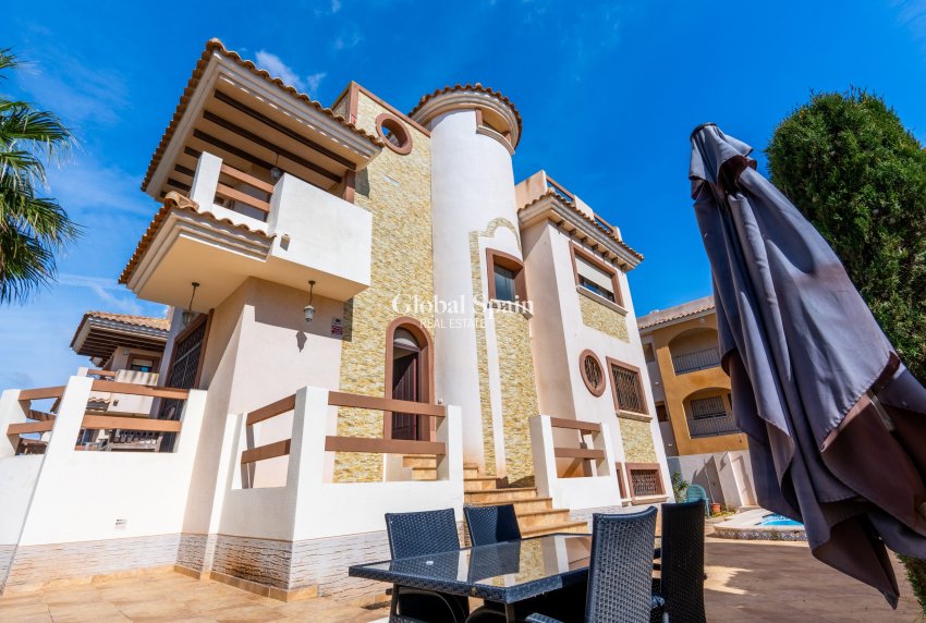 Resale - VILLA -
ORIHUELA COSTA - Costa Blanca