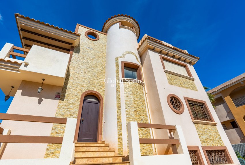 Resale - VILLA -
ORIHUELA COSTA - Costa Blanca