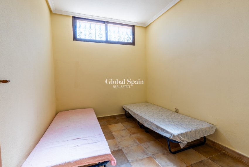 Resale - VILLA -
ORIHUELA COSTA - Costa Blanca