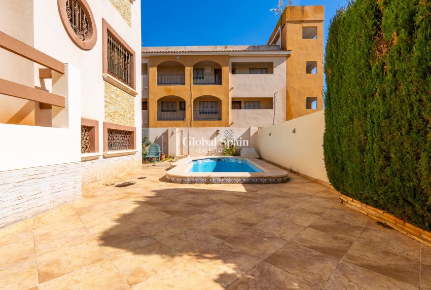 Resale - VILLA -
ORIHUELA COSTA - Costa Blanca