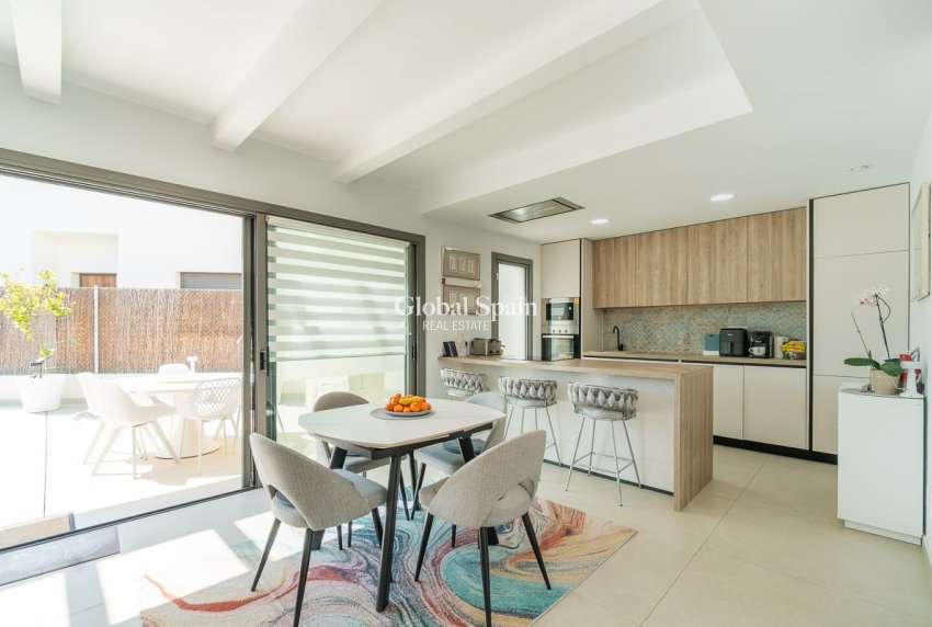 Resale - VILLA -
ORIHUELA COSTA - Costa Blanca