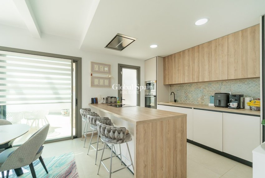 Resale - VILLA -
ORIHUELA COSTA - Costa Blanca