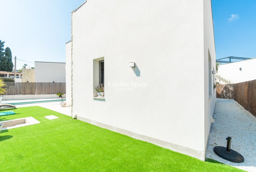 Resale - VILLA -
ORIHUELA COSTA - Costa Blanca