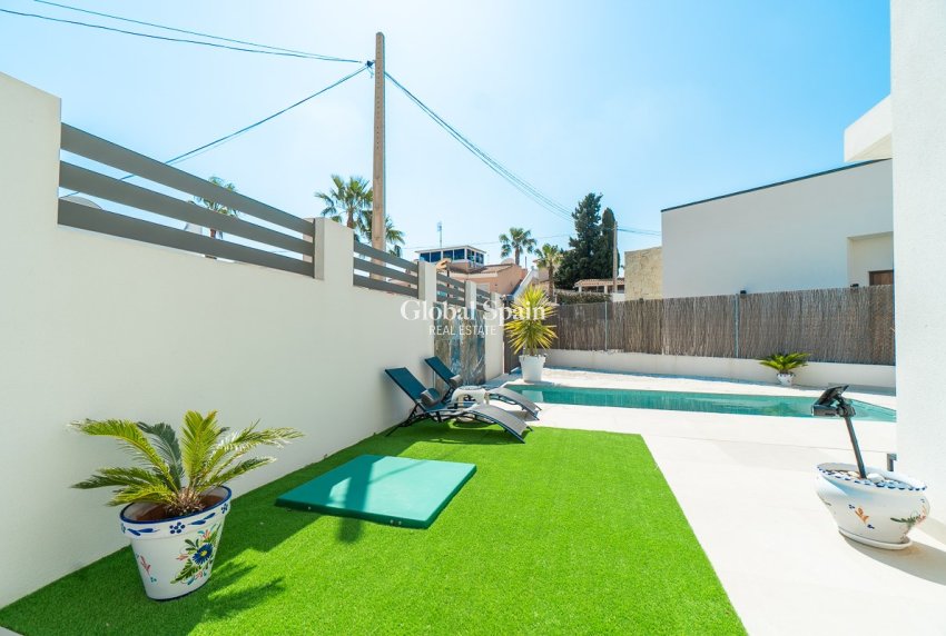 Resale - VILLA -
ORIHUELA COSTA - Costa Blanca