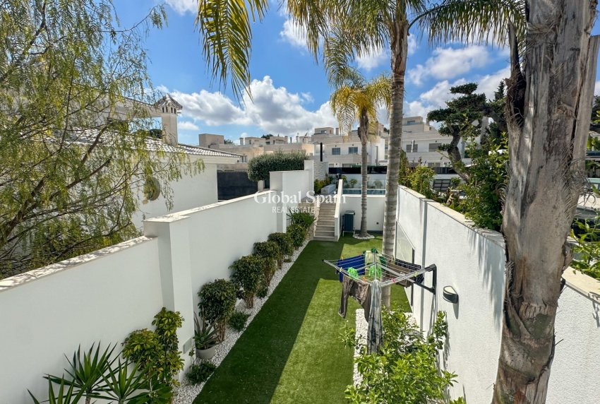 Resale - VILLA -
ORIHUELA COSTA - Costa Blanca