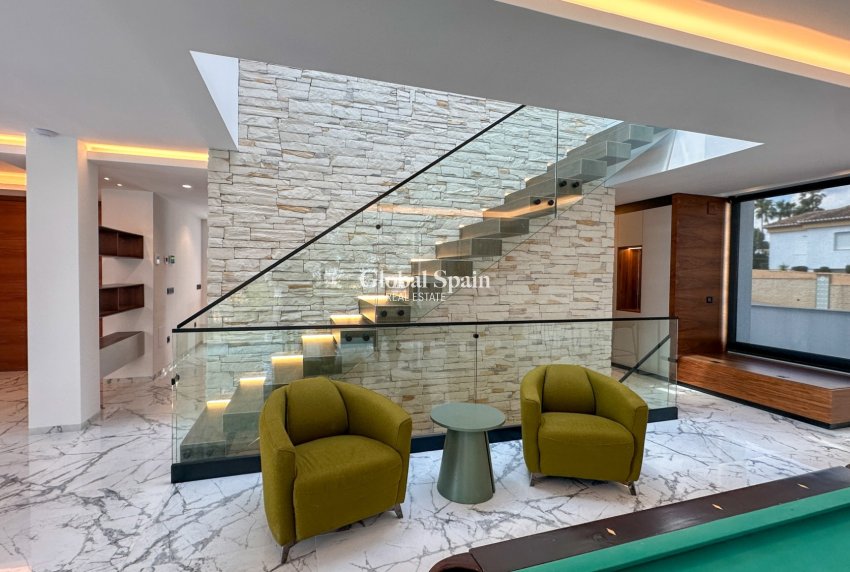 Resale - VILLA -
ORIHUELA COSTA - Costa Blanca