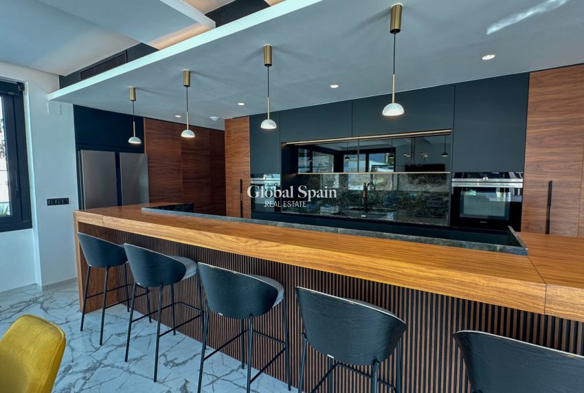 Resale - VILLA -
ORIHUELA COSTA - Costa Blanca