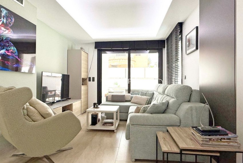 Resale - VILLA -
ORIHUELA COSTA - Costa Blanca