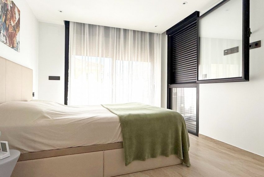 Resale - VILLA -
ORIHUELA COSTA - Costa Blanca