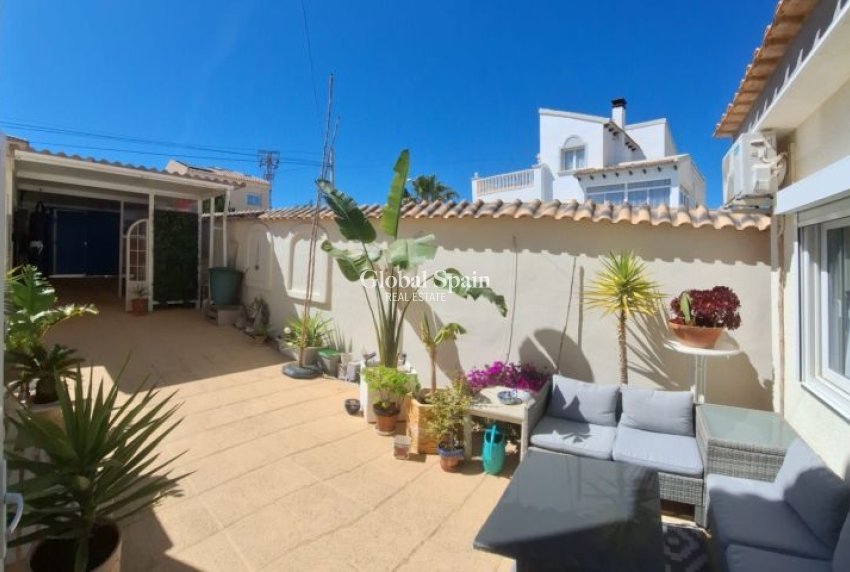 Resale - VILLA -
ORIHUELA COSTA - Costa Blanca