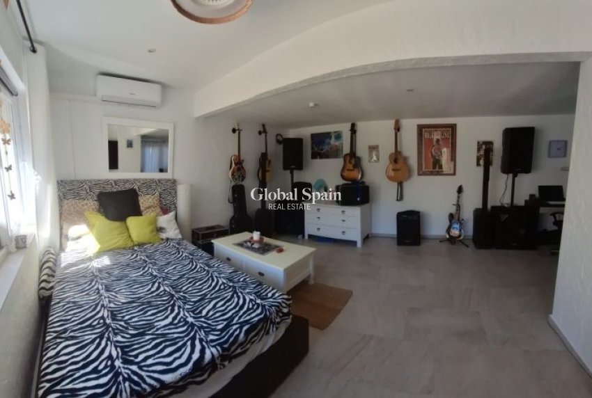 Resale - VILLA -
ORIHUELA COSTA - Costa Blanca