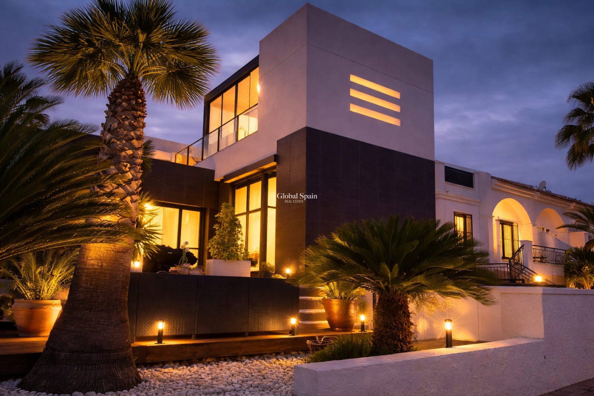 Resale - VILLA -
ORIHUELA COSTA - Costa Blanca