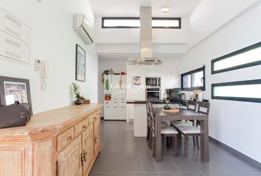 Resale - VILLA -
ORIHUELA COSTA - Costa Blanca