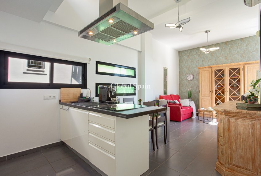 Resale - VILLA -
ORIHUELA COSTA - Costa Blanca