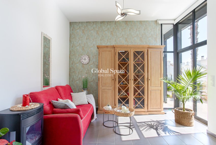 Resale - VILLA -
ORIHUELA COSTA - Costa Blanca