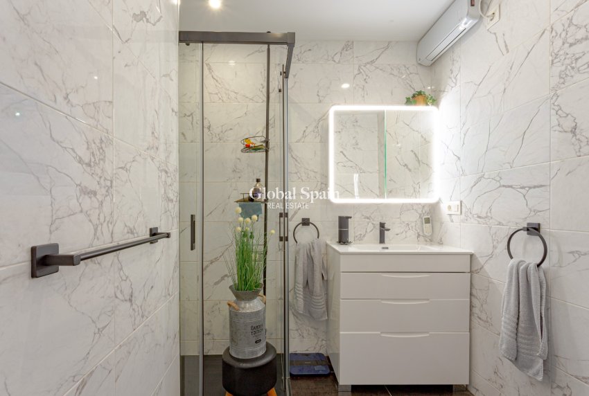 Resale - VILLA -
ORIHUELA COSTA - Costa Blanca