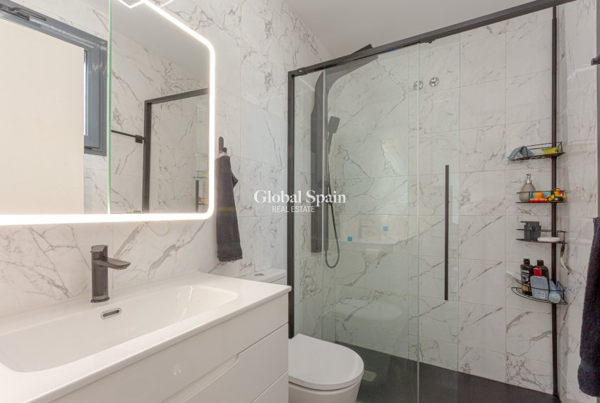 Resale - VILLA -
ORIHUELA COSTA - Costa Blanca