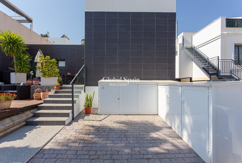 Resale - VILLA -
ORIHUELA COSTA - Costa Blanca