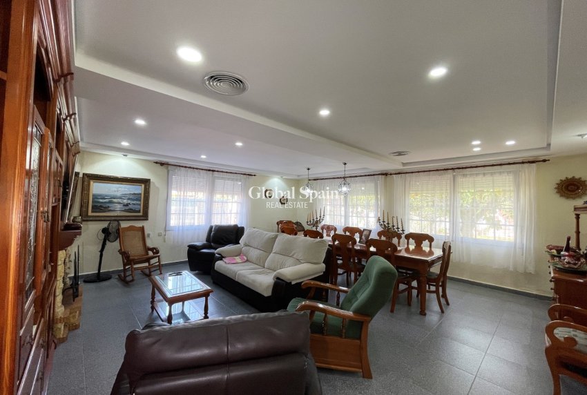 Resale - VILLA -
ORIHUELA COSTA - Costa Blanca