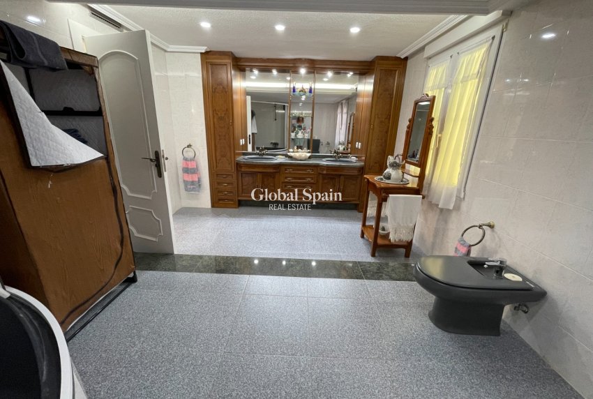 Resale - VILLA -
ORIHUELA COSTA - Costa Blanca