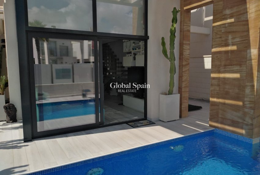 Resale - VILLA -
ORIHUELA COSTA - Costa Blanca