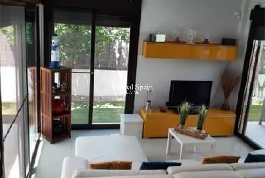 Resale - VILLA -
ORIHUELA COSTA - Costa Blanca