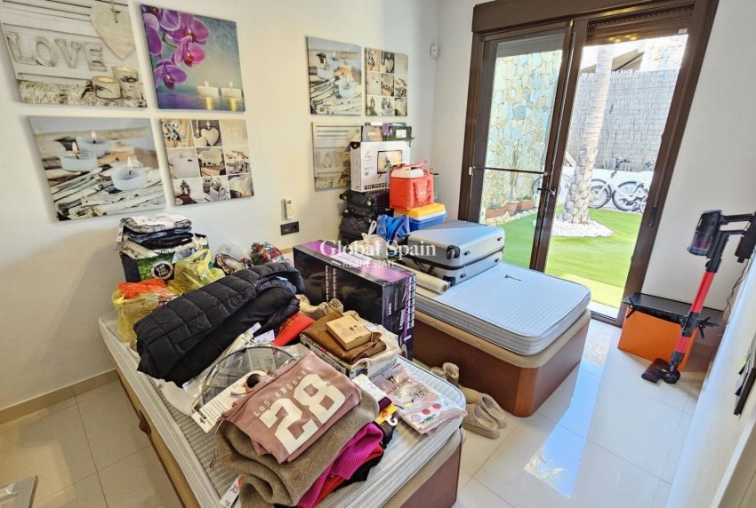 Resale - VILLA -
ORIHUELA COSTA - Costa Blanca