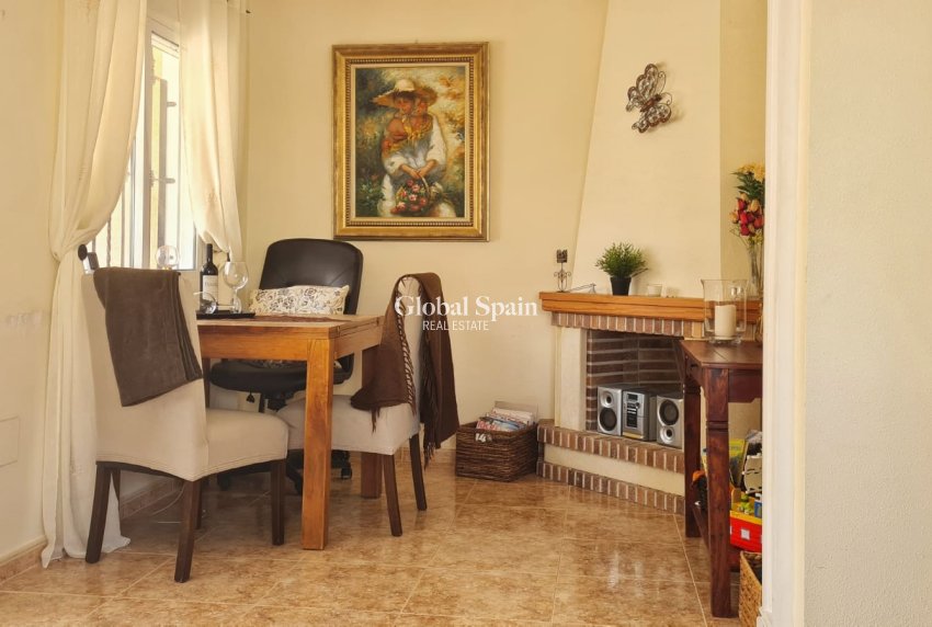 Resale - VILLA -
ORIHUELA COSTA - Costa Blanca