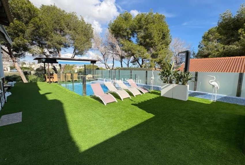Resale - VILLA -
ORIHUELA COSTA - Costa Blanca