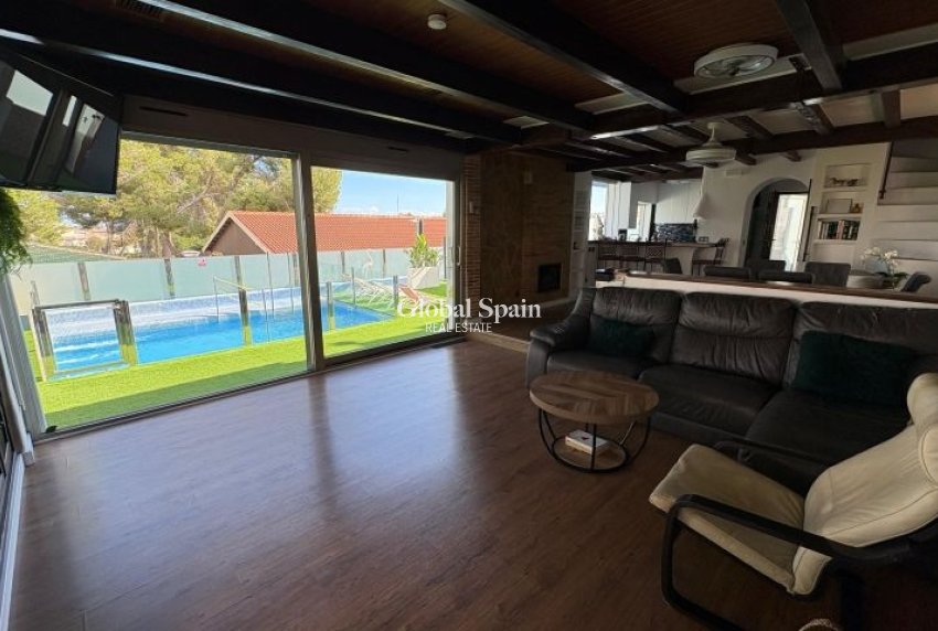 Resale - VILLA -
ORIHUELA COSTA - Costa Blanca