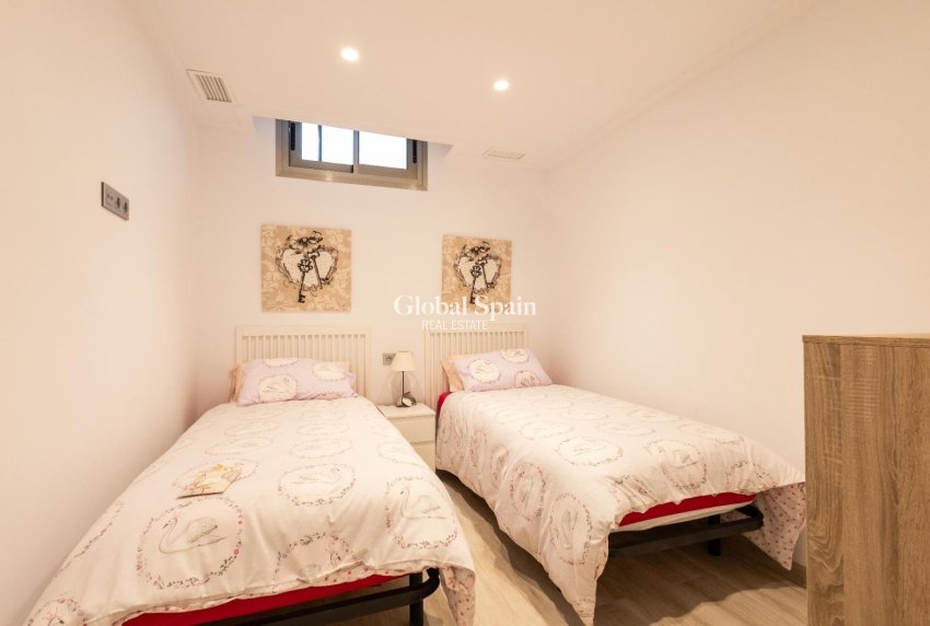 Resale - VILLA -
ORIHUELA COSTA - Costa Blanca