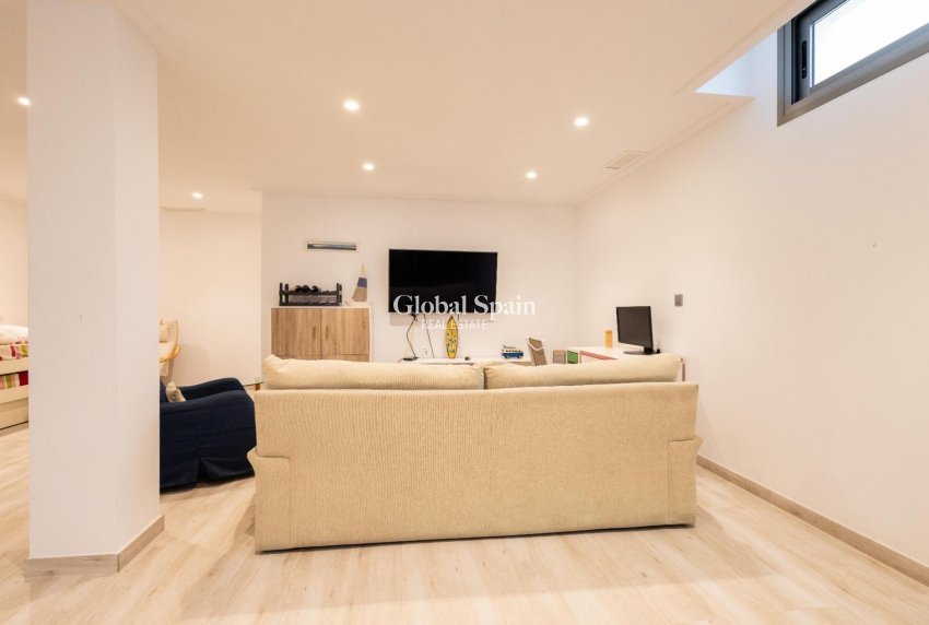 Resale - VILLA -
ORIHUELA COSTA - Costa Blanca
