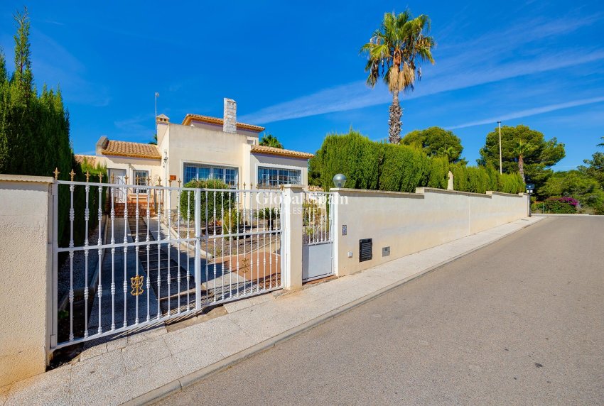 Resale - VILLA -
ORIHUELA COSTA - Costa Blanca