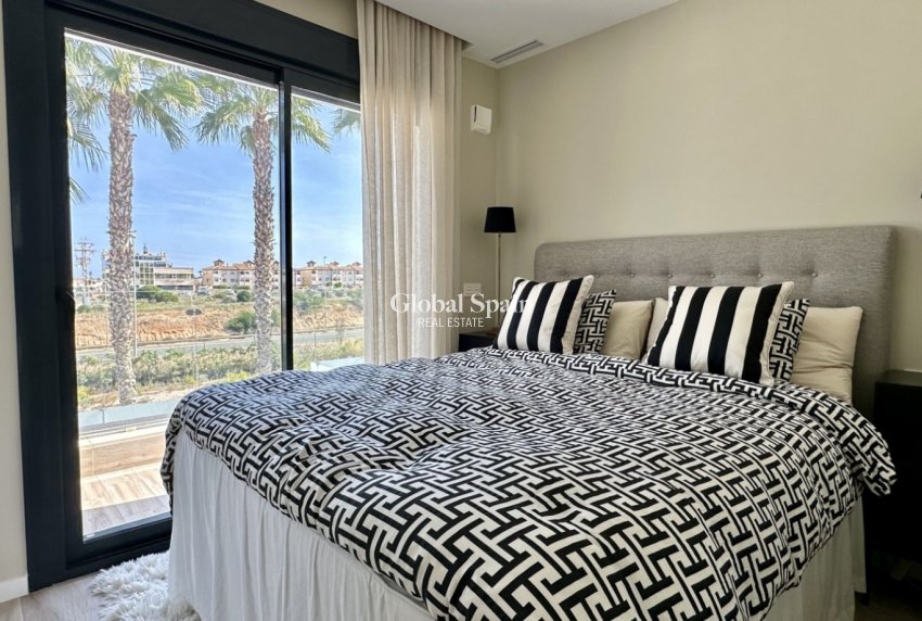 Resale - VILLA -
ORIHUELA COSTA - Costa Blanca
