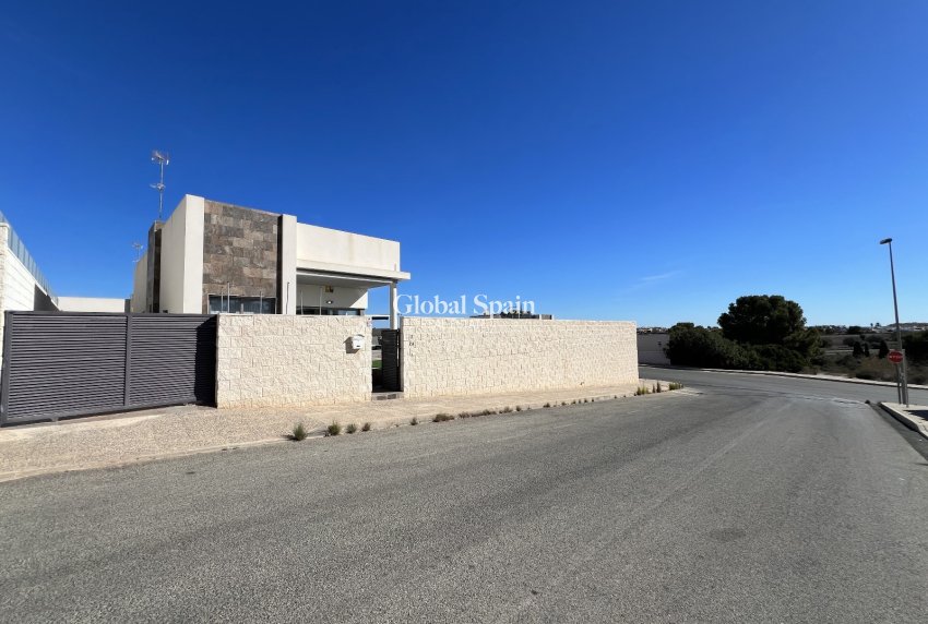 Resale - VILLA -
ORIHUELA COSTA - Costa Blanca