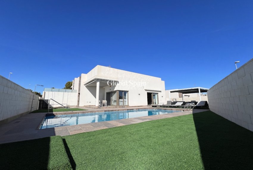Resale - VILLA -
ORIHUELA COSTA - Costa Blanca