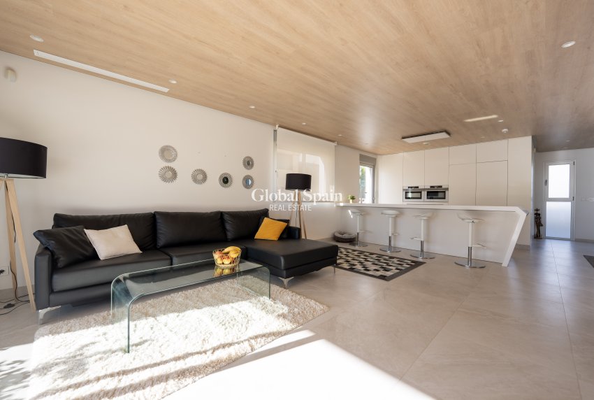 Resale - VILLA -
ORIHUELA COSTA - Costa Blanca