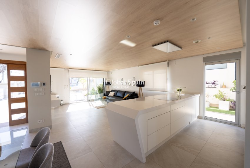 Resale - VILLA -
ORIHUELA COSTA - Costa Blanca