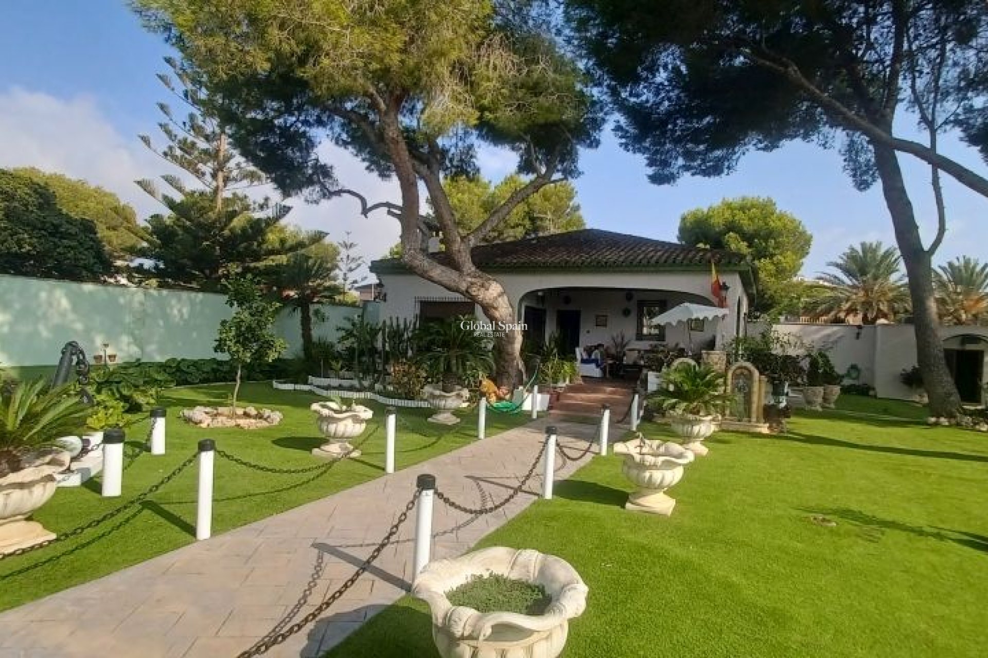 Resale - VILLA -
ORIHUELA COSTA - Costa Blanca