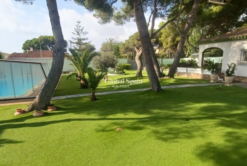 Resale - VILLA -
ORIHUELA COSTA - Costa Blanca
