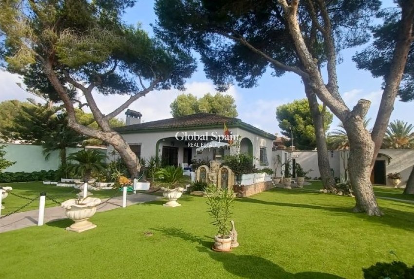 Resale - VILLA -
ORIHUELA COSTA - Costa Blanca